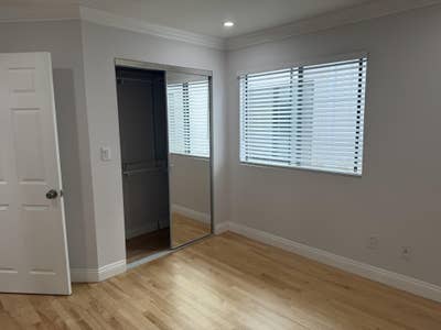 Desirable 1 Bedroom & 1 bath in 90025 w/parking Main Photo