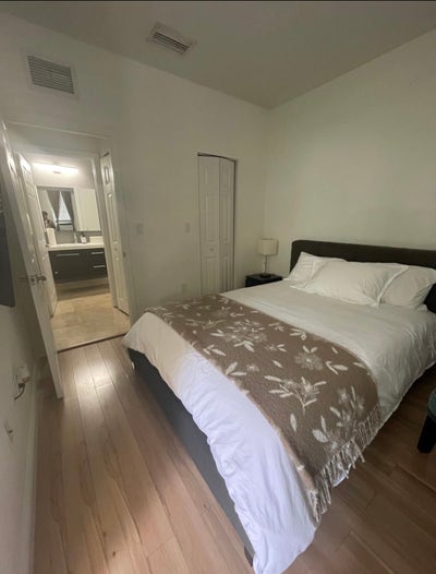 Room for Rent in Doral with Private Bath and Own E Main Photo