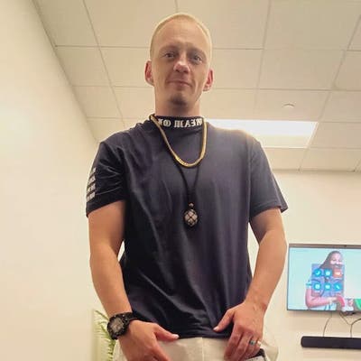 Professional Male seeks a small or large room Main Photo