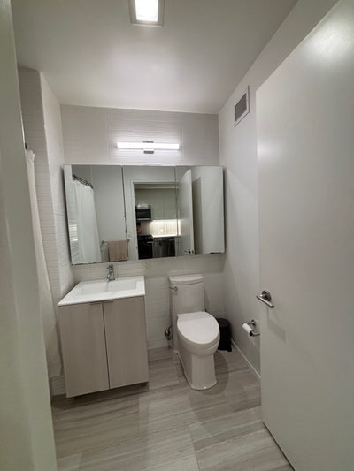Beautiful and spacious Master Room in 2Bed/1Bath Main Photo