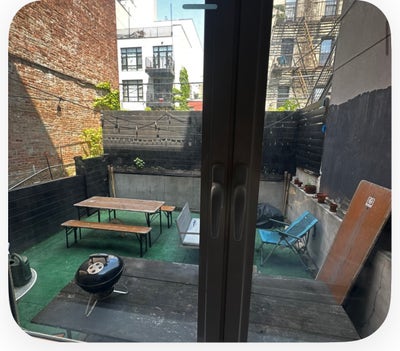 Big Room, private bathroom, backyard  Main Photo