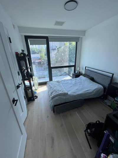 Bright LIC Room w/ Balcony – Available Aug. 15 Main Photo
