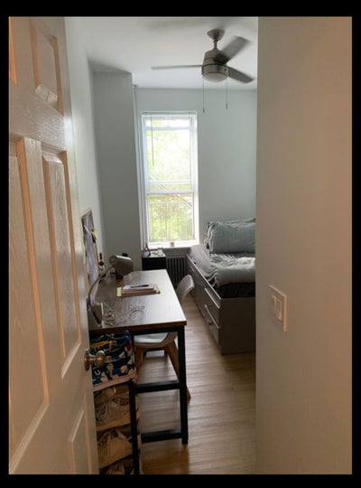 Greenpoint Room with Window  Main Photo
