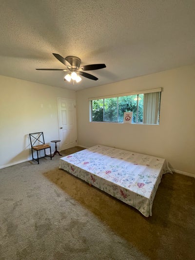 Beautiful Private Room in Townhouse Main Photo