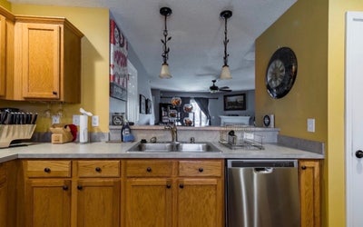 CLT - Furnished Room w/Hot tub & Private backyard! Main Photo