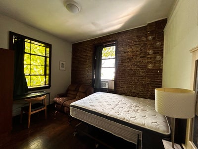 Large Room in a 3 bed Loft - Roof Deck - L/G Metro Main Photo