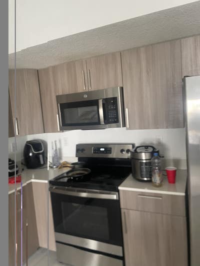 2 bedroom 2 bathroom room available Main Photo