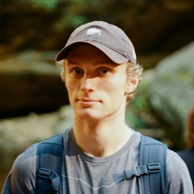 Professional Male seeks a small or large room Main Photo