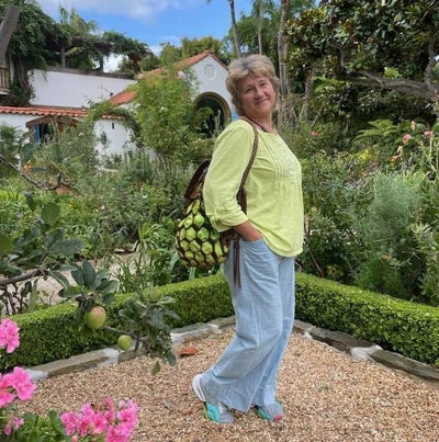 Professional Female seeks a large room Main Photo