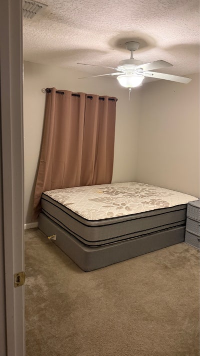 Room for rent_utilities included  Main Photo