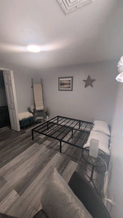  Furnished Room for Female Exec/Pro – near train Main Photo