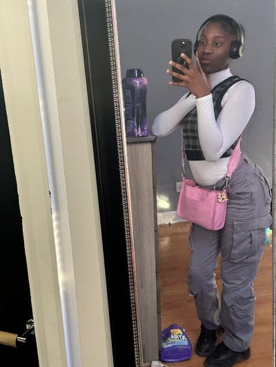 24 year old Female seeks a large room Main Photo
