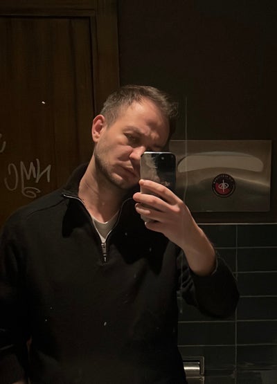 Professional Male seeks a small or large room Main Photo