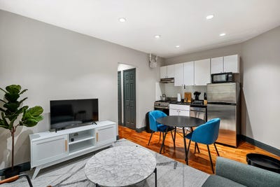 Room in East Harlem on a flexible lease Main Photo