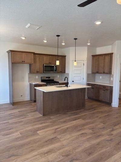 Private Roomshared Bath_Female_Brand New Townhome Main Photo