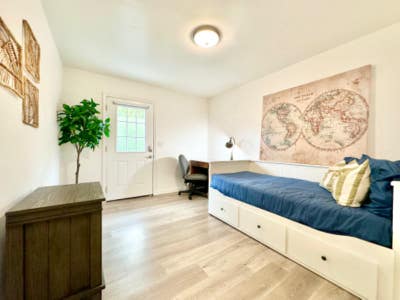 The Galene: Furnished Room wLockPrivate Entry in  Main Photo