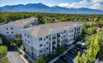Roommate Needed for a Secured and Luxury Condo In Main Photo