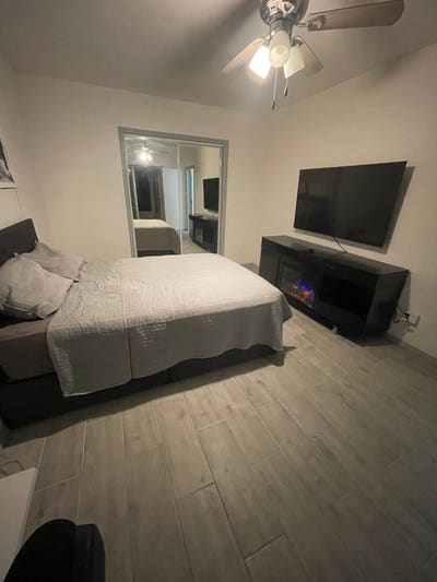 Furnished room with Private entrancebathroom! Uti Main Photo