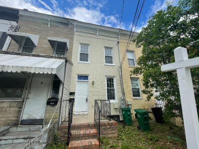 Row Home Apartment Main Photo