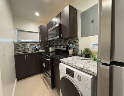 Charming Single Unit in Hollywood | near Hospital  Main Photo