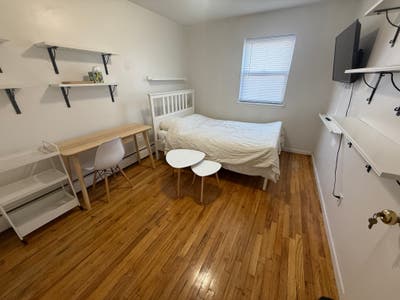 🌸Female Roommate -Near Multiple Subway Lines!  Main Photo