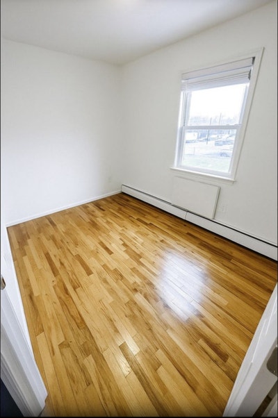 Room for rent in Ozone Park Main Photo