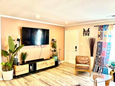 Upbeat resident with plenty of space Main Photo
