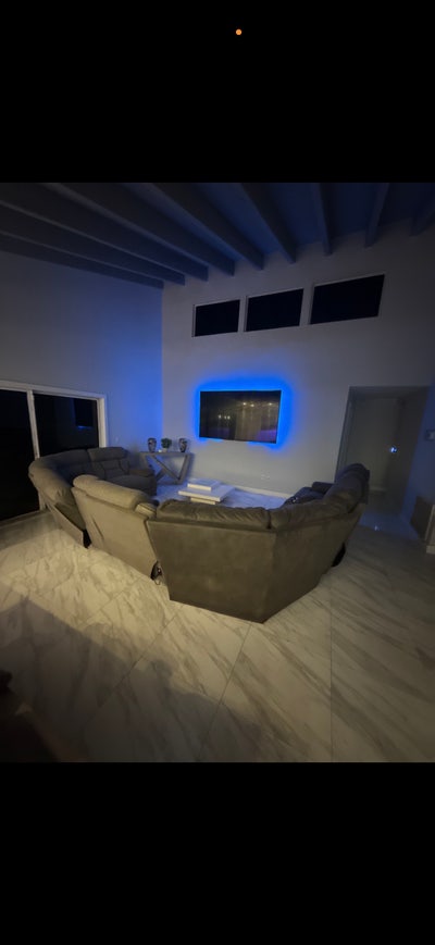     Private Bedroom Available in Quiet Miami Home Main Photo