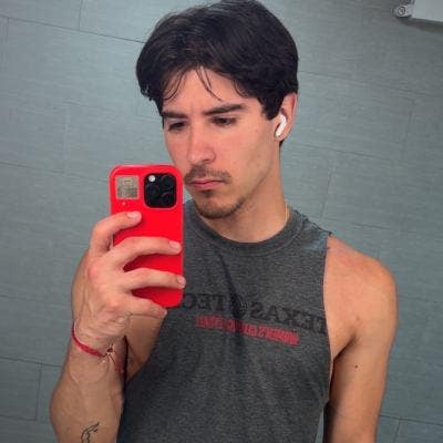 I am a male aged 22. I am looking for a small... Main Photo