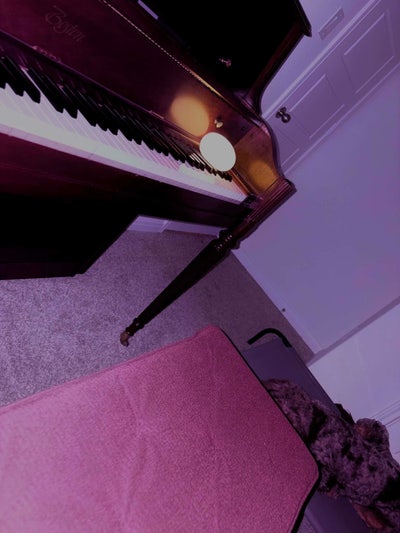 Room for Rent (Girlie Pops Only!) Main Photo