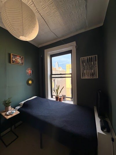 LES Dimes Sq Sunny rooms (gay/bi males only) Main Photo