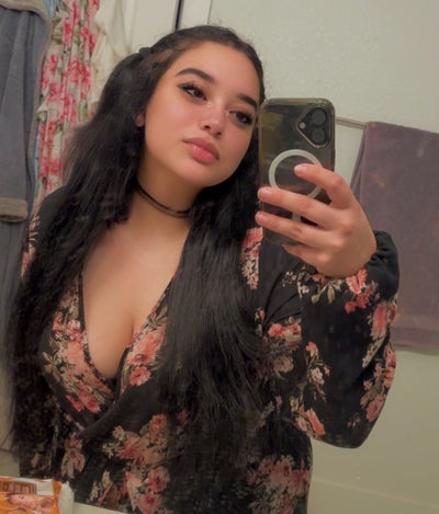I am a professional female aged 29. I am look... Main Photo