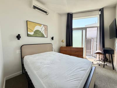 Spacious East Harlem Room near Manhattan Main Photo