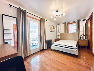 Prime Bushwick Room near Vernon St Main Photo
