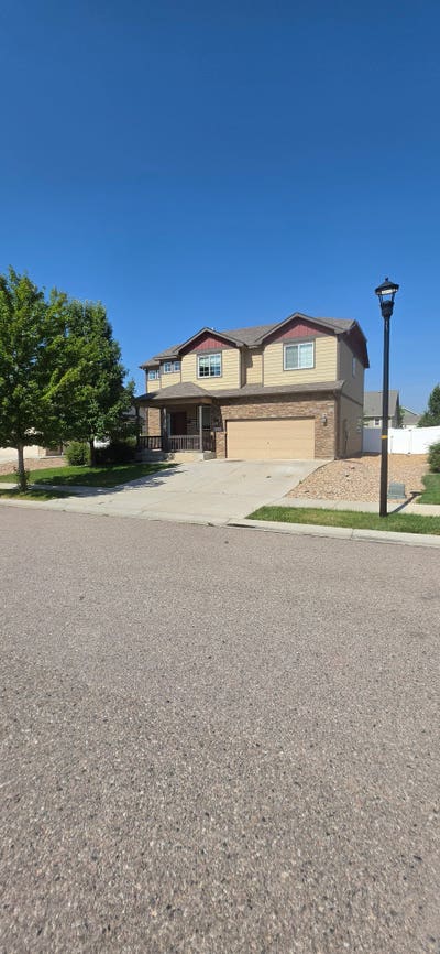 Spacious 4 Bedroom Home for Rent! Main Photo