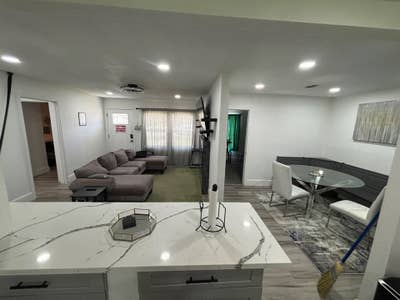 Live in Southeast Houston, a 5 minute walk to tran Main Photo