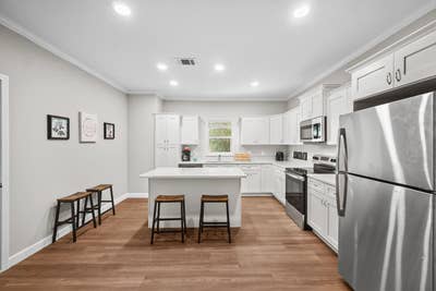 Fully Renovated May 2026 ⭐️ Near 8th St & Florida  Main Photo