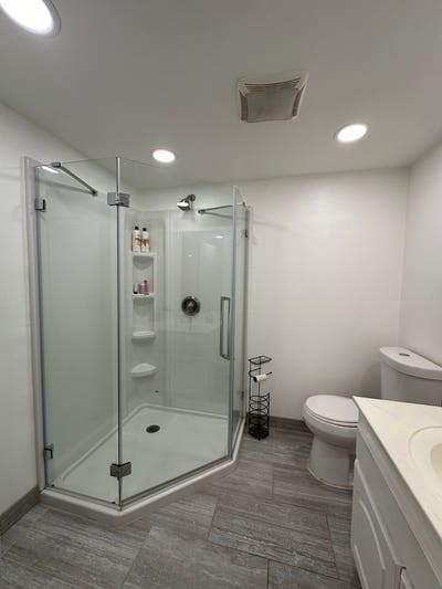 Brea Studio Master Private Entrance Ensuite Bath Main Photo