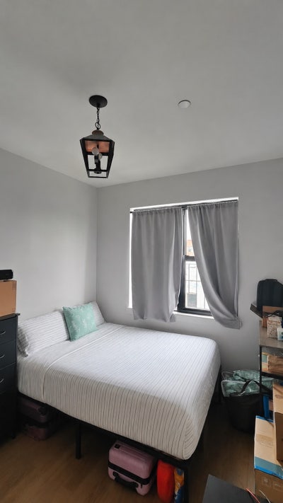Room for rent in Bushwick/Ridgewood border Main Photo