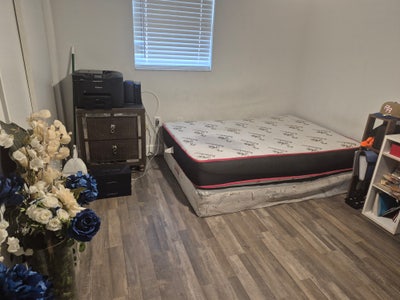 Looking for a sublet Main Photo