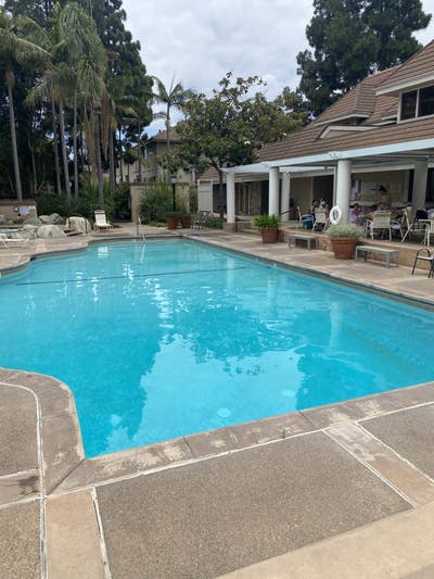 Room for rent privste bath gated community Main Photo