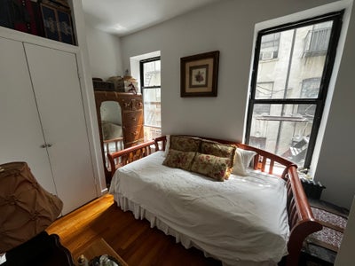 Large Room with Storage for Rent by City College Main Photo