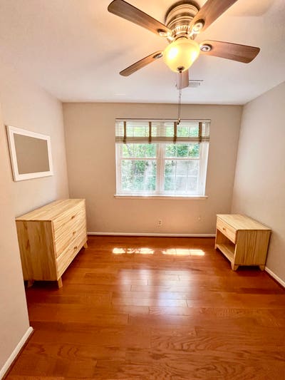 Private bedroom for rent in 2bed 1 bath  condo Main Photo