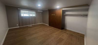 Room with bathroom, parking and kitchen access  Main Photo