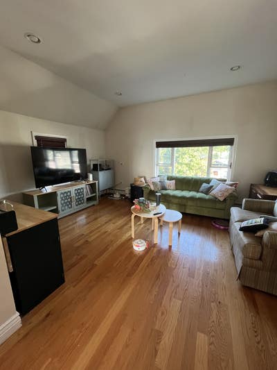 Private room in sunny, spacious apartment! Main Photo
