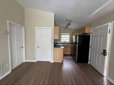 Beautiful MoveIn Ready Room in Orlando's Historic  Main Photo