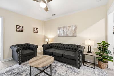  Modern & Spacious Home: Fully Furnished, Comfy Sh Main Photo