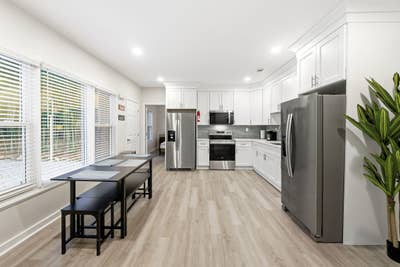  Modern & Spacious Home: Fully Furnished, Comfy Sh Main Photo