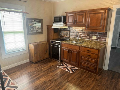 Small House With A Modern Touch! Move In Ready!  Main Photo