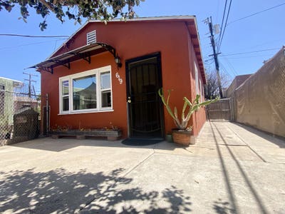 Charming Detached Cottage in Central San Diego Main Photo